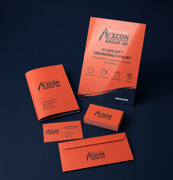Broschyr, flyer, visitkort och kuvert i Azzcons korallfärgade profil