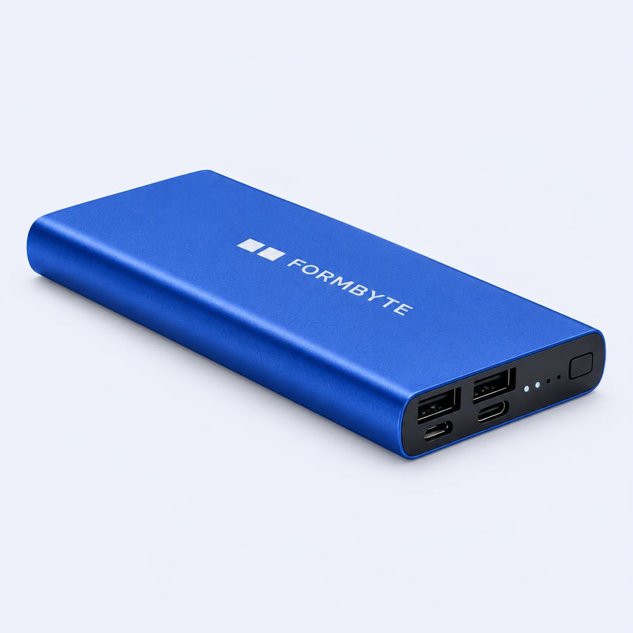 Blå powerbank med silverfärgad FORMBYTE-gravyr
